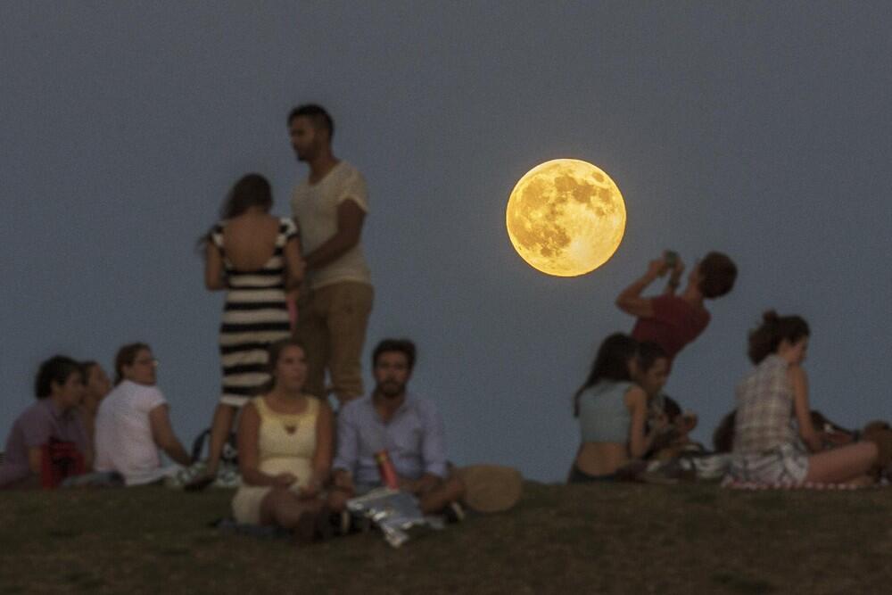Indahnya &quot; Supermoon 10 Agustus 2014 &quot;, dilihat dari berbagai belahan Dunia