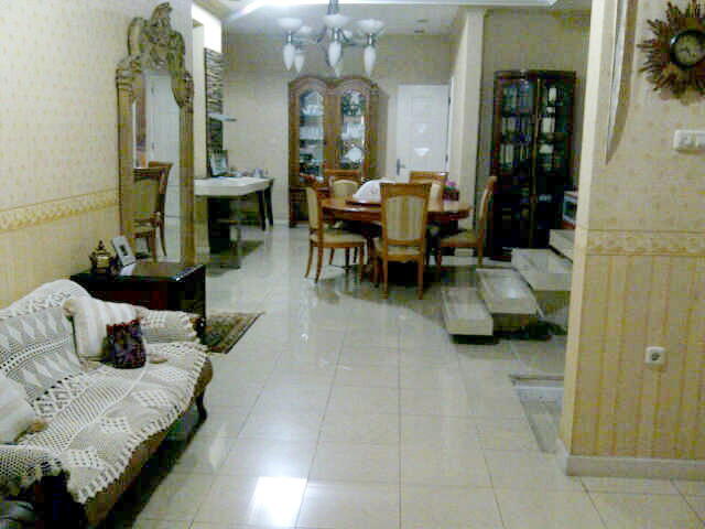 Rumah Klasik Mediterania Di Daerah Legoso Ciputat