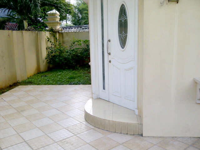 Rumah Klasik Mediterania Di Daerah Legoso Ciputat