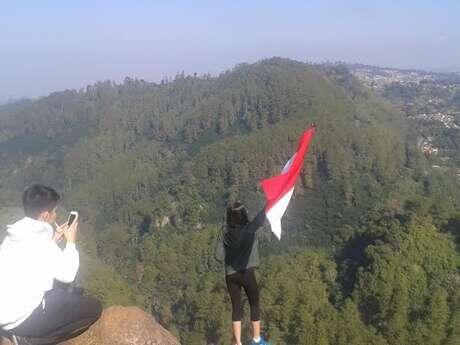 Ini Tempat Selfie Paling Hits dan Cihuy di Bandung, Tebing Karaton
