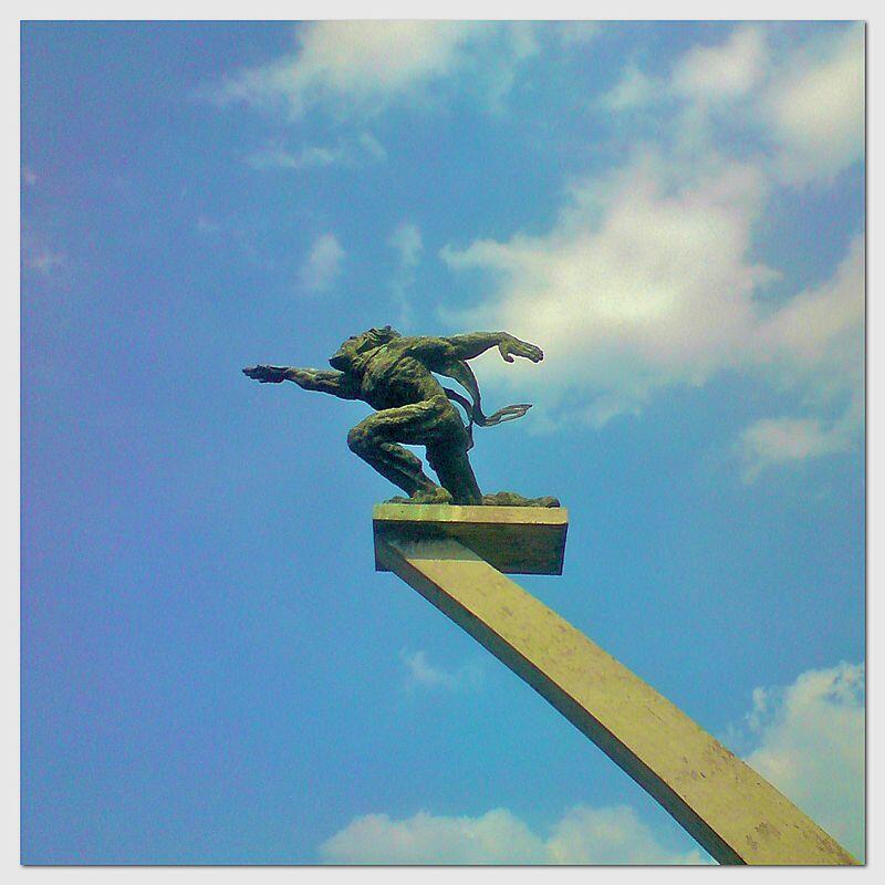 Mau tau gimana cara membersihkan patung monas &amp; Patung Pancoran? Cekidot!!