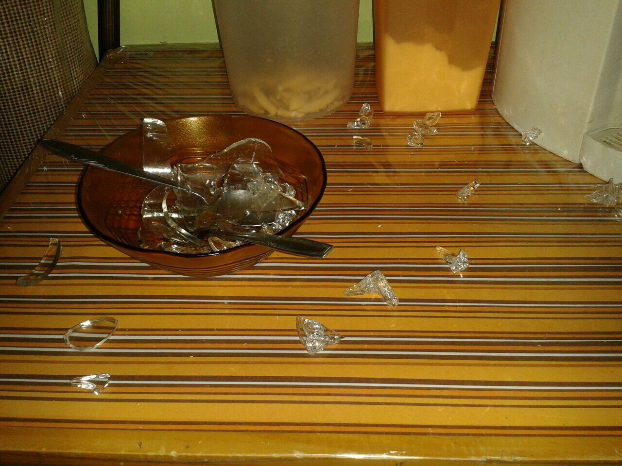 &#91;HELP&#93; Gelas dirumah pecah sendiri