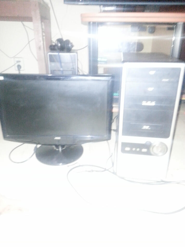 PC core2duo E7400 + monitor AOC 19inch bogor