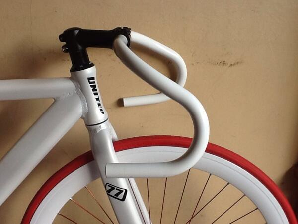 SEPEDA FIXIE SOLOIST 77 PUTIH MERAH
