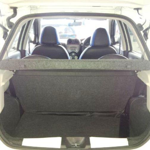 Nissan march 2011 automatic warna putih tgn 1