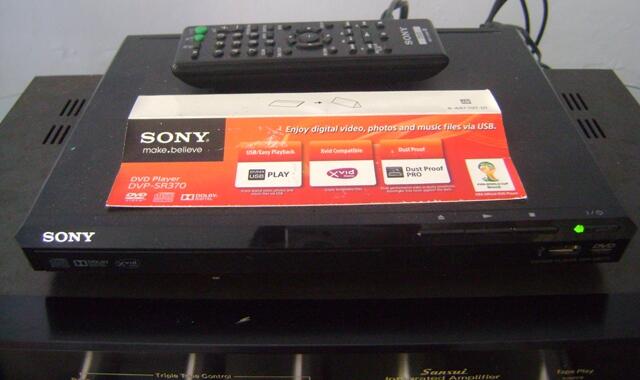 SONY DVP SR - 370 DVD PLAYER