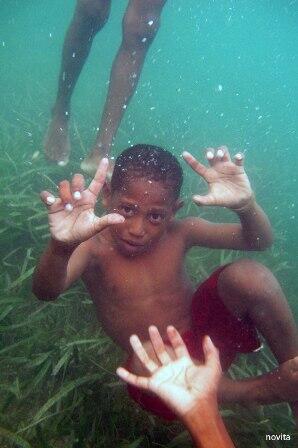 Kegiatan yang dilakukan Anak-anak saat bermain di sungai (Indahnya Masa Kecil)