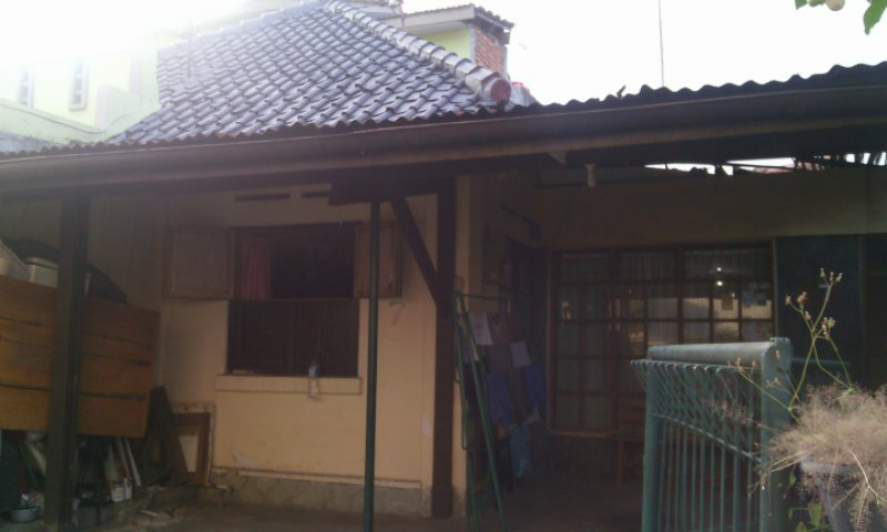Rumah di samping jalan Supratman Bandung
