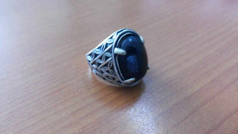 DIJUAL CINCIN MOTIF NAGA BERBATU HITAM..BAWAANNYA ADEM GAN..