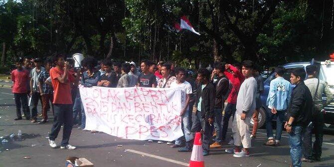 &#91;Rame banget yg Demo&#93; Demo MK, HMI minta SBY keluarkan dekrit perpanjang masa jabatan