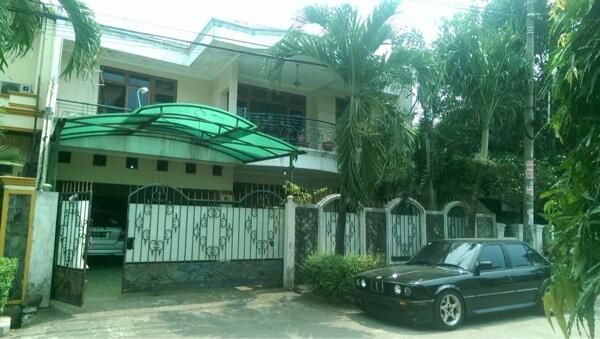 Rumah 2 lantai siap huni di duren sawit> SHM