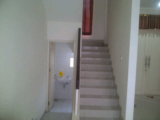 DI KONTRAKIN BU RUMAH RESIDEN ONE ALAMAT BLUE SAFIR 3 no.11 BSD TANGERANG