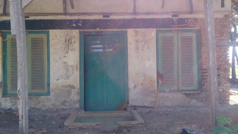 Masjid Tertua ini menjadi saksi bisu sejarah kelam bangsa Indonesia di Jawa Barat !