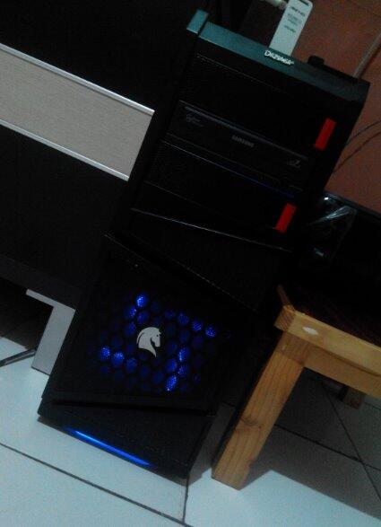 C2D E7400 | HD4850 1GB | 4GB DDR3 | 500GB HDD | Chassis Dazumba