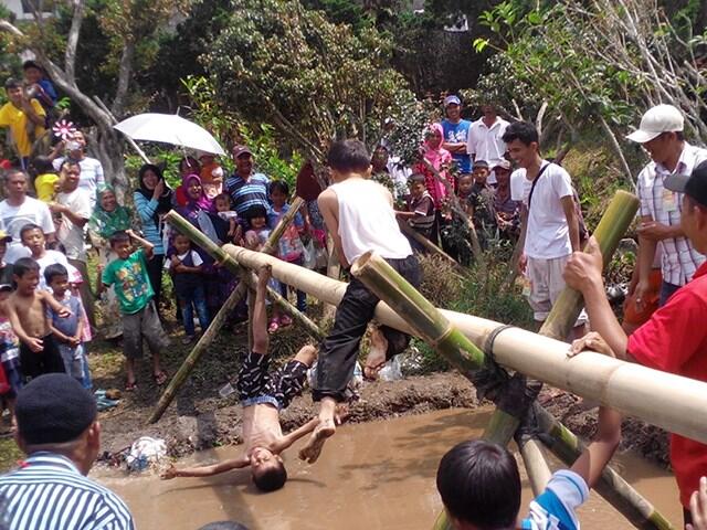 Yuk kita intip lomba 17an di Cipanas-Cianjur. memang BEDA!