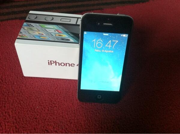 Iphone 4S 32GB warnah Hitam Malang Kota