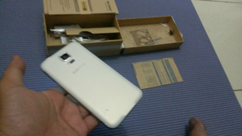 samsung Galaxy S 5 putih grs