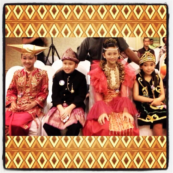 Laras Whisanty - penyanyi cilik yang tampil di istana 