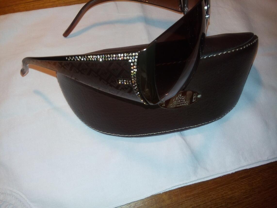 terjual sunglasses kaca mata hitam wanita merek ysl terjual sunglasses kaca mata hitam wanita merek ysl