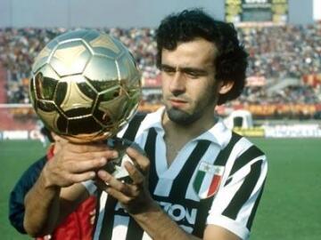 Top 6 Pemain Terbaik yang mendapatkan penghargaan Ballon D'Or saat membela Juventus.