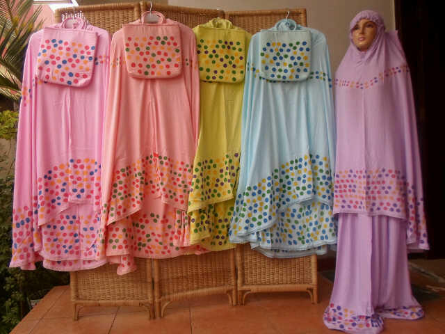 Mukena Cantik, mulai dari Mukena Cecek, Polkadot, Mega Mendung dan Lukis TImbul