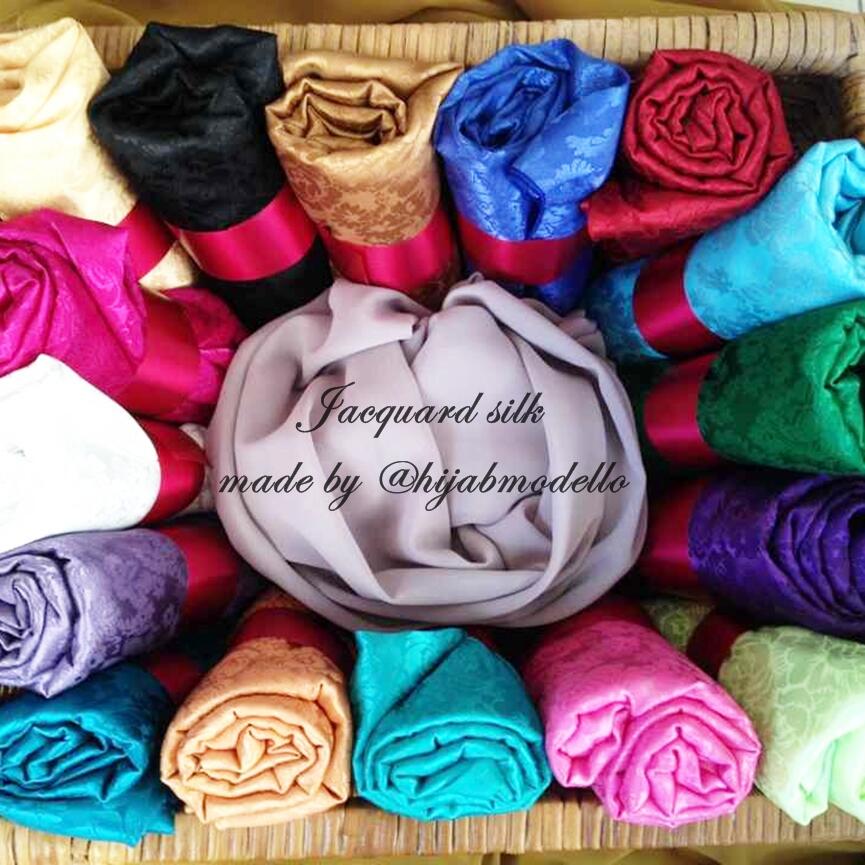 Hijab Jacquard silk square (syumor)