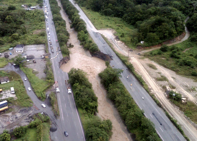 Gambar Lubang amblesan raksasa di beberapa negara