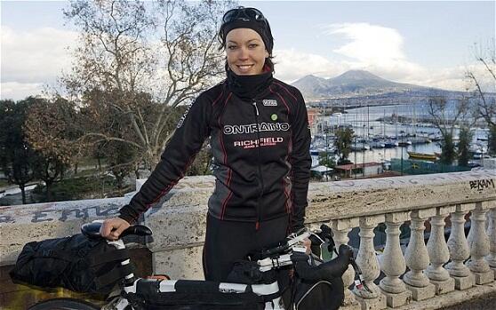 Wanita Pertama yang Bersepeda Keliling Dunia dalam 152 Hari