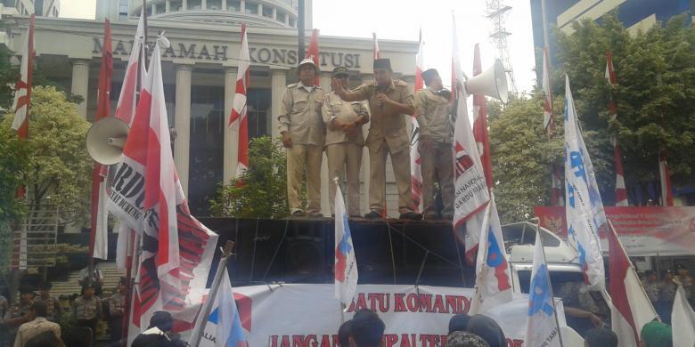 |Akbar Husein Strong!| Ratusan pendukung Prabowo geruduk dan corat coret kantor CSIS