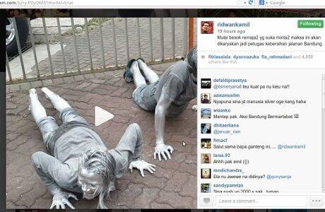 Ridwan Kamil Hukum 'Manusia Silver' Push Up 50 Kali