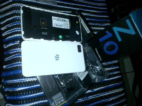 REPLIKA BLACKBERRY Z10 ANDROID JBEAN OS10 Body Fungsi 100% Sama 3G Cam 12MP+ 2MP
