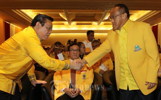 Aburizal Bakrie VS Agung Laksono