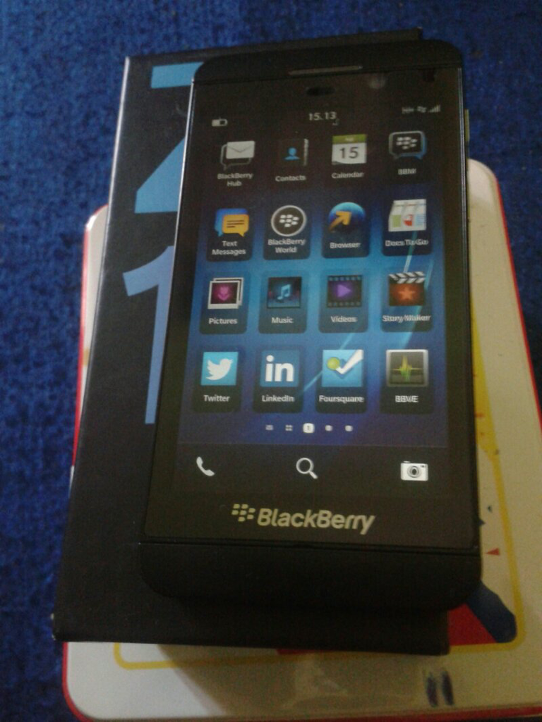 Blackberry Z10 hitam