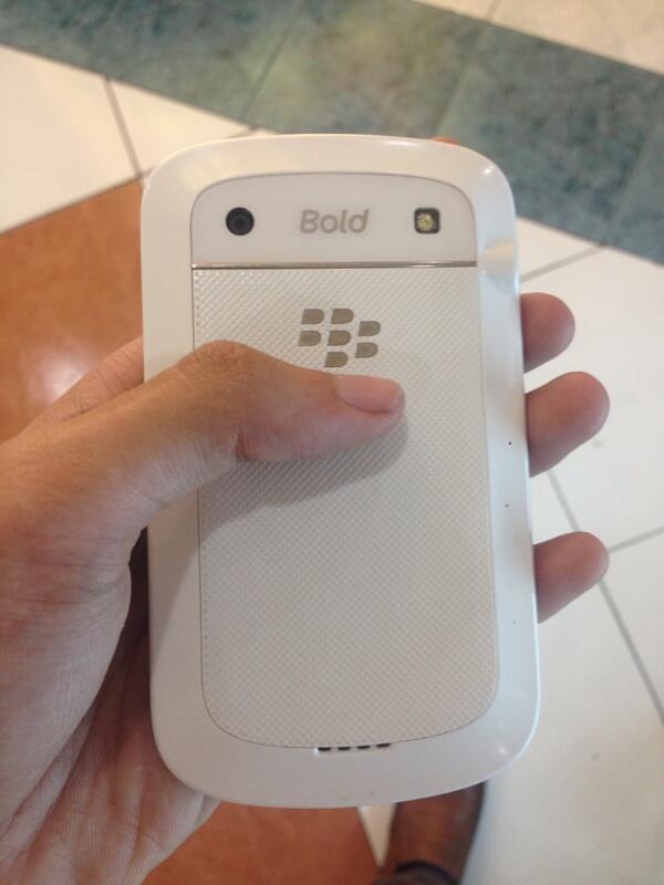 Blackberry Dakota 9900 White.. TAM!! Semarang