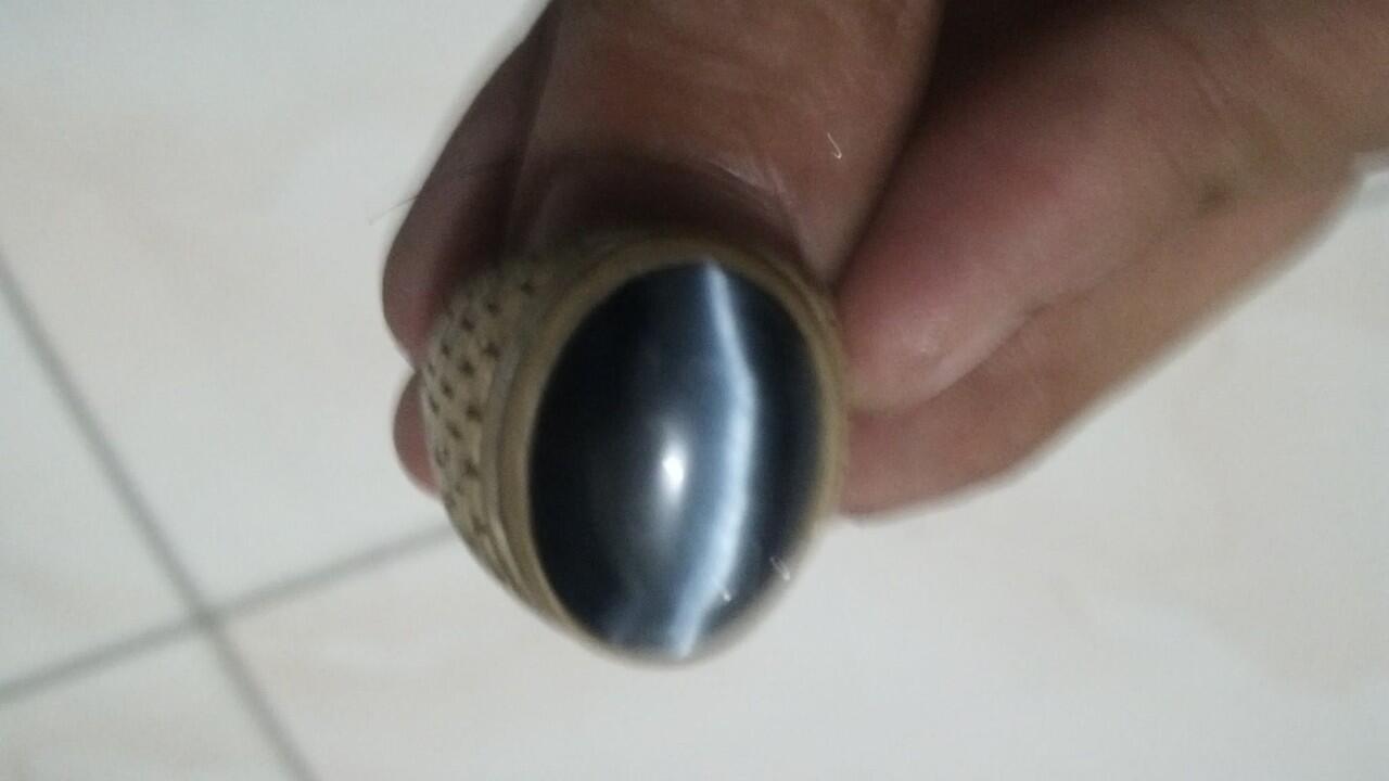 BATU MATA KUCING