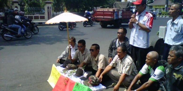 {Sepi dan Tidak Macet} Dukung Prabowo, Pendukung di Solo Gotong Keranda