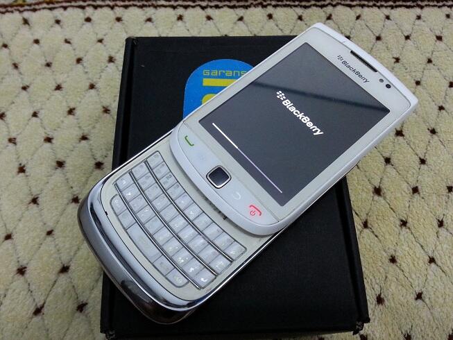 blackberry torch 1 9800 CTN MINT CONDITION