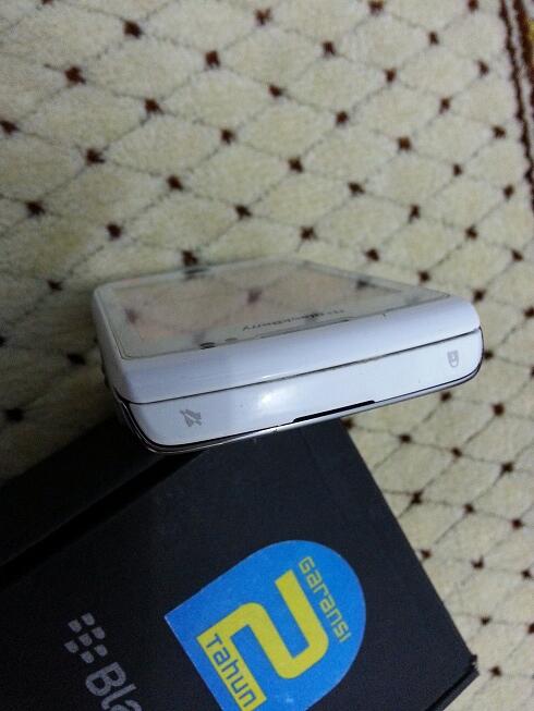 blackberry torch 1 9800 CTN MINT CONDITION