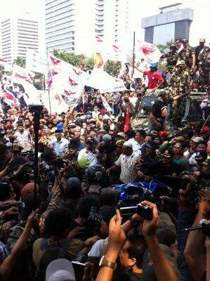 SHARE FOTO PUTUSAN MK DAN KONDISI JAKARTA DISINI GAN