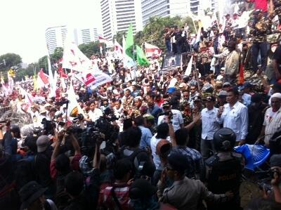 SHARE FOTO PUTUSAN MK DAN KONDISI JAKARTA DISINI GAN
