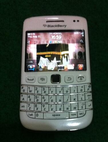 Blackberry Bb Belagio 9790 Putih 95% Mulus, Malang