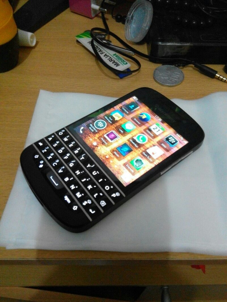 BlackBerry Q10 Black muluus melintiiiir gan 98%