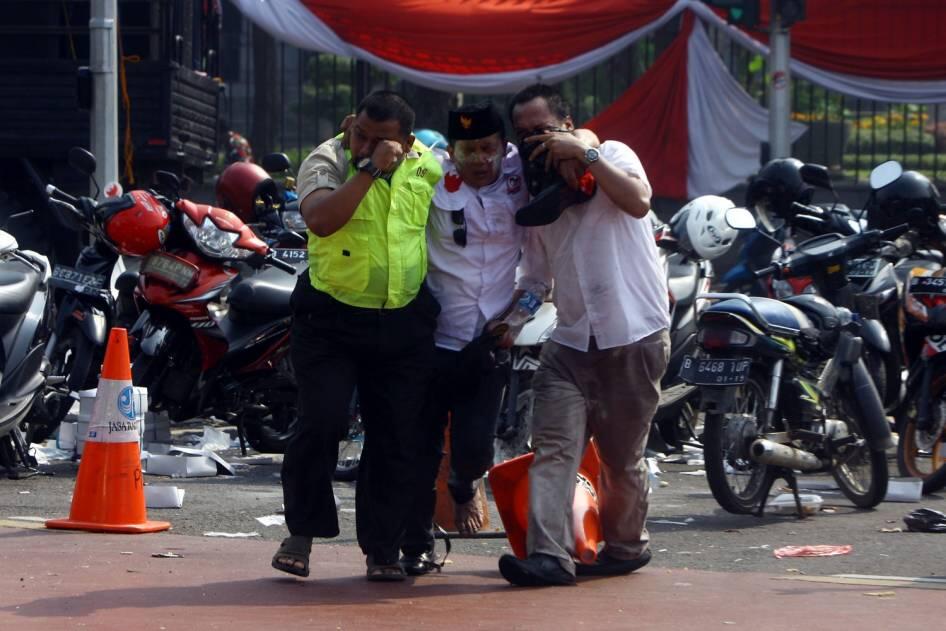 FOTO: Pendukung Prabowo Dibubarkan Polisi