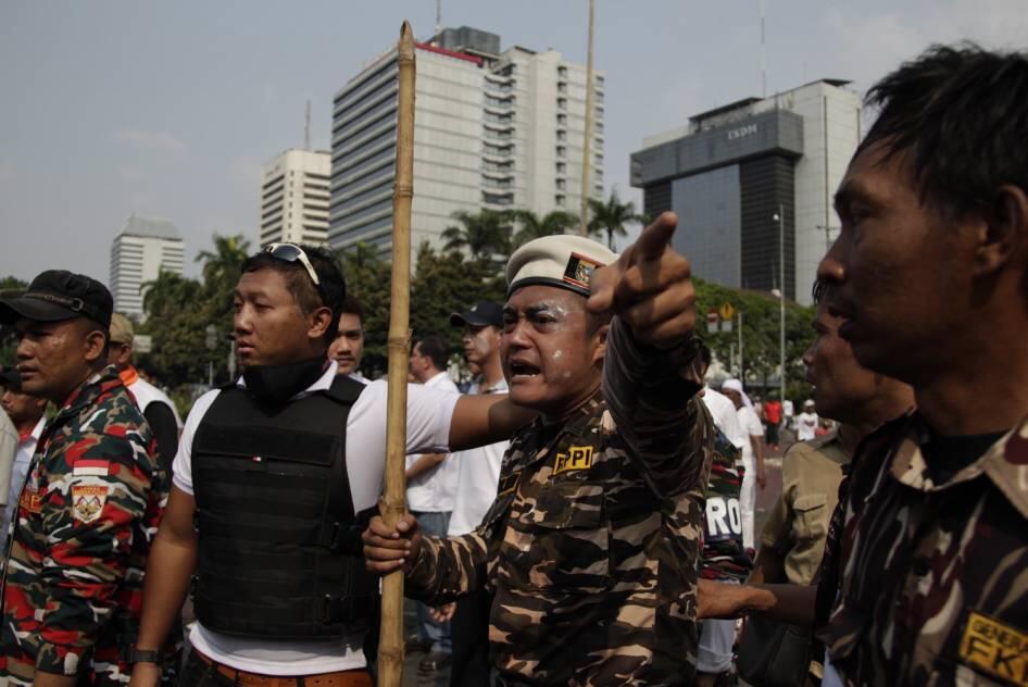 FOTO: Pendukung Prabowo Dibubarkan Polisi