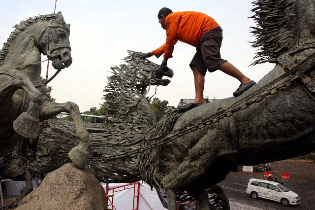 Pendukung Prabowo Mengotori Jalanan Sepanjang Monas