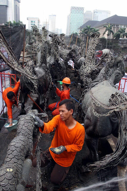 Pendukung Prabowo Mengotori Jalanan Sepanjang Monas