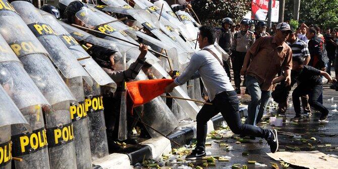 Pendukung Prabowo Mengotori Jalanan Sepanjang Monas