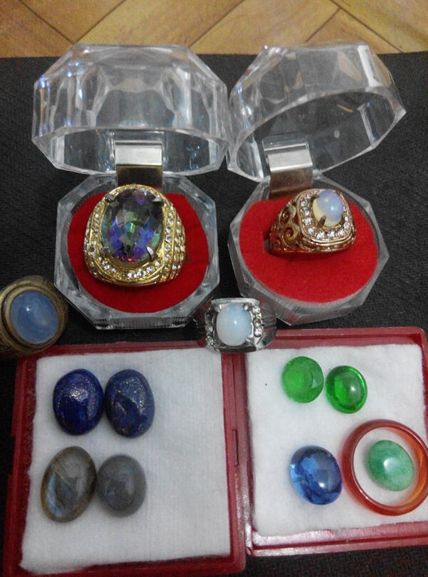 Batu Permata zamrud mystic quarts kalimaya lazuli labrodite giok yahman king safir