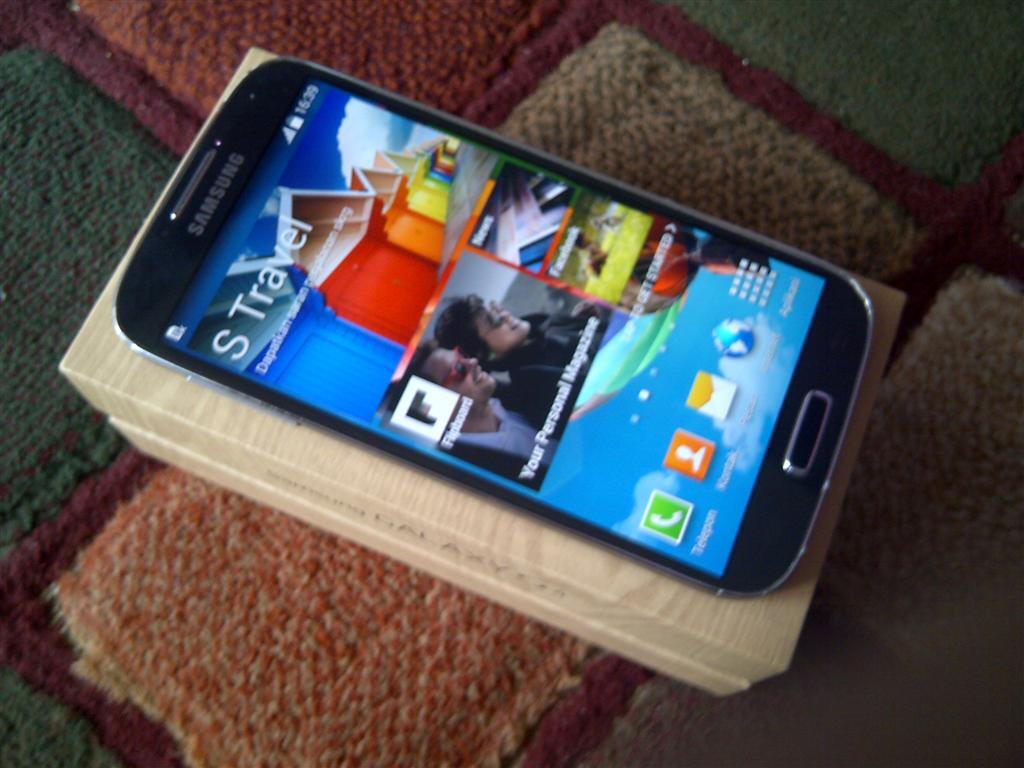 galaxy s4 sein fullsett garansi cuman 3,2 aja (bukan daus mini )