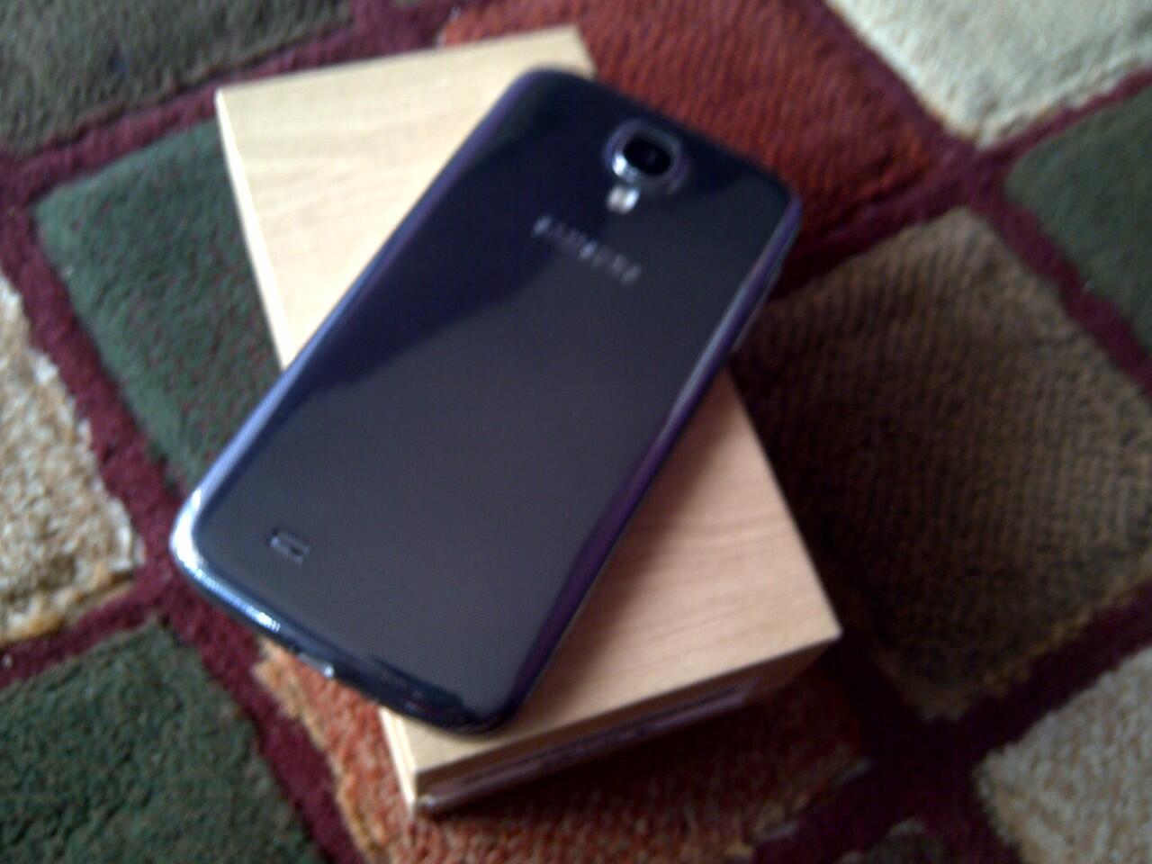 galaxy s4 sein fullsett garansi cuman 3,2 aja (bukan daus mini )